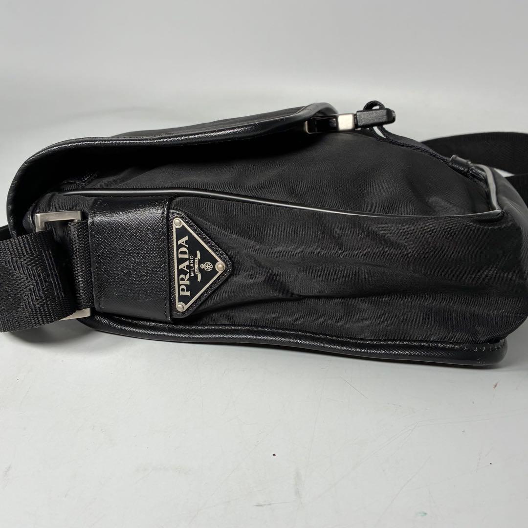 プラダ　ショルダーバッグ