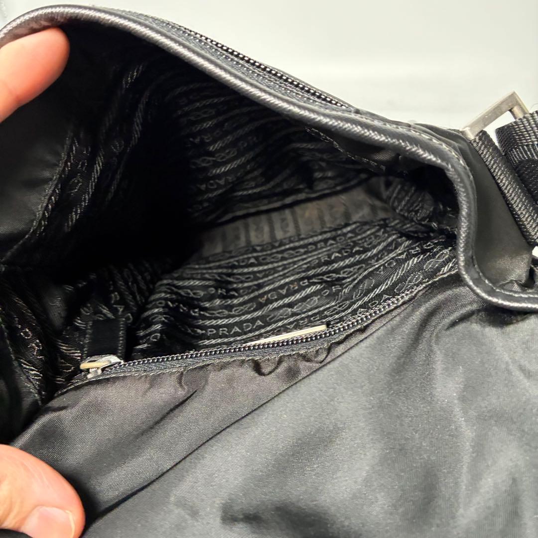 プラダ　ショルダーバッグ