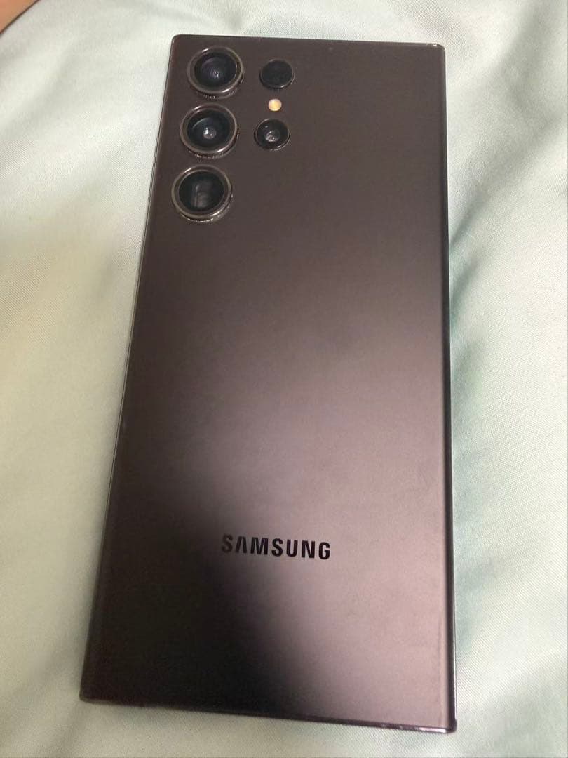 Samsung Galaxy S23 Ultra 本体 画面ひびあり