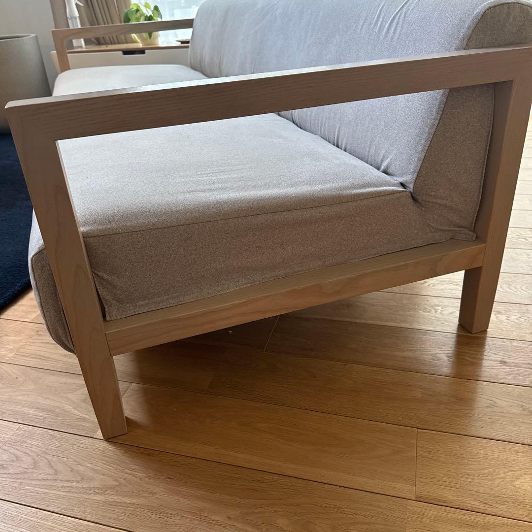 NOYES グレーソファ 木製フレーム モダンスタイル