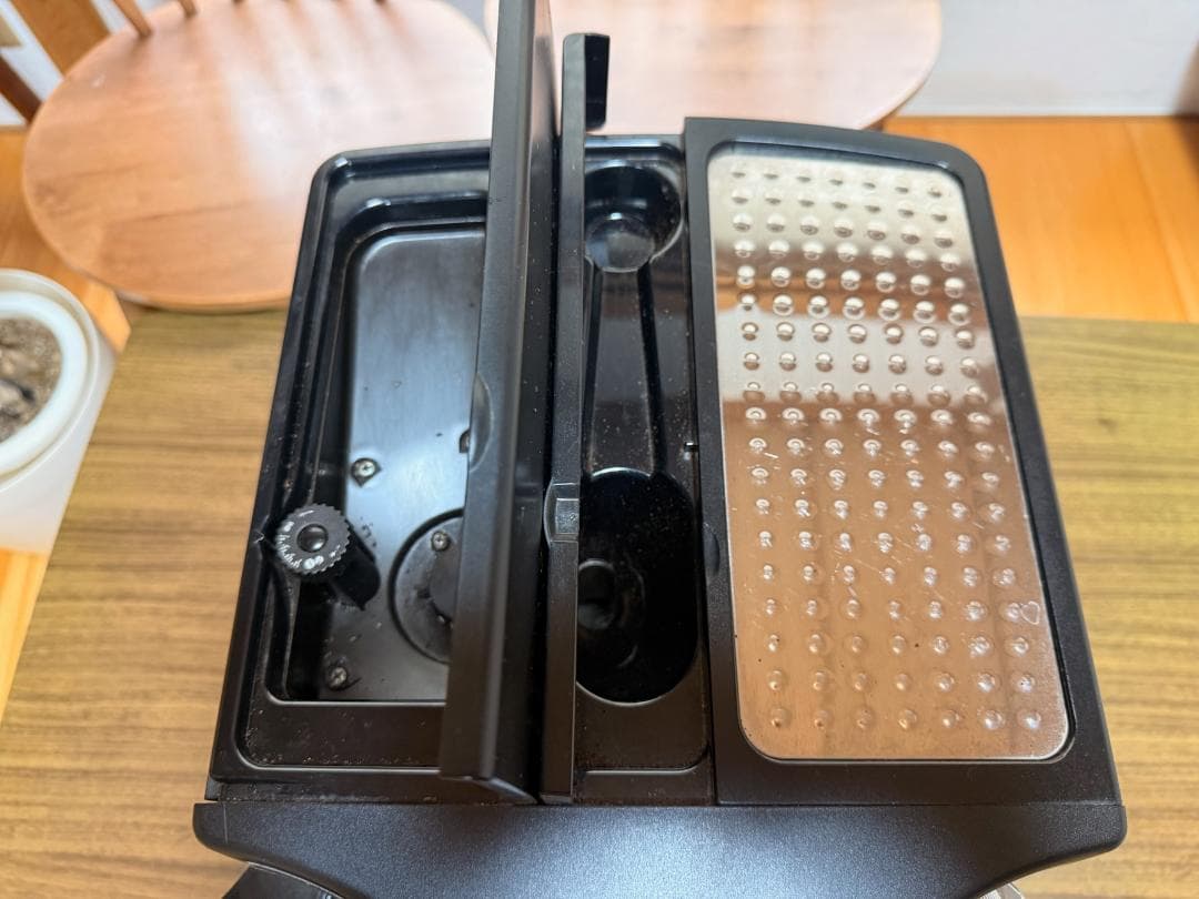 デロンギ 全自動コーヒーマシン ESAM1000SJ（中古）