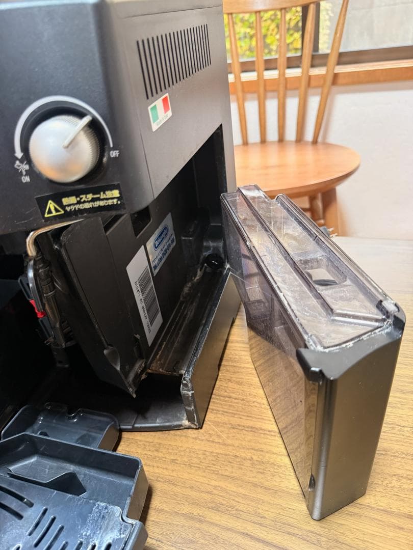 デロンギ 全自動コーヒーマシン ESAM1000SJ（中古）