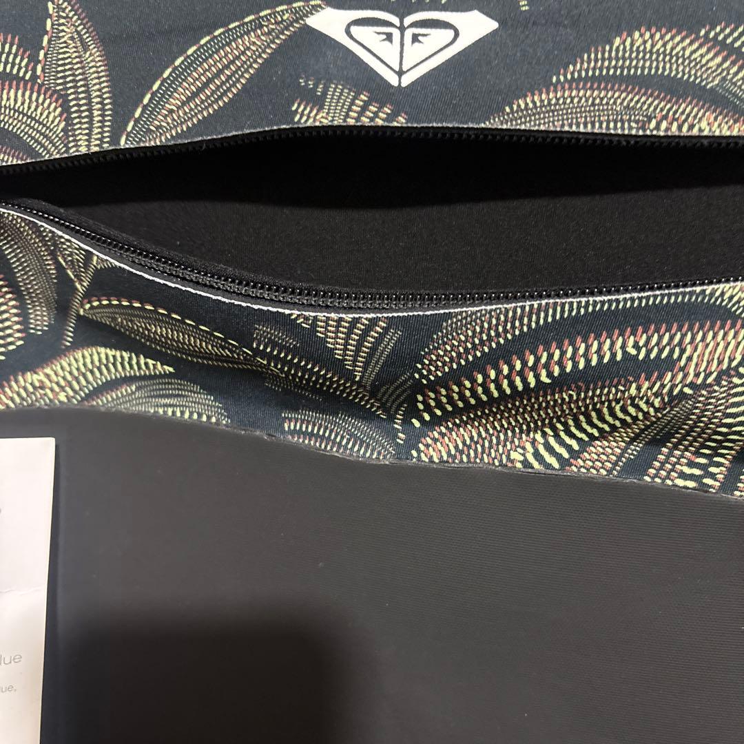 2025 ROXYセミドライスーツ 葉柄デザイン　ML