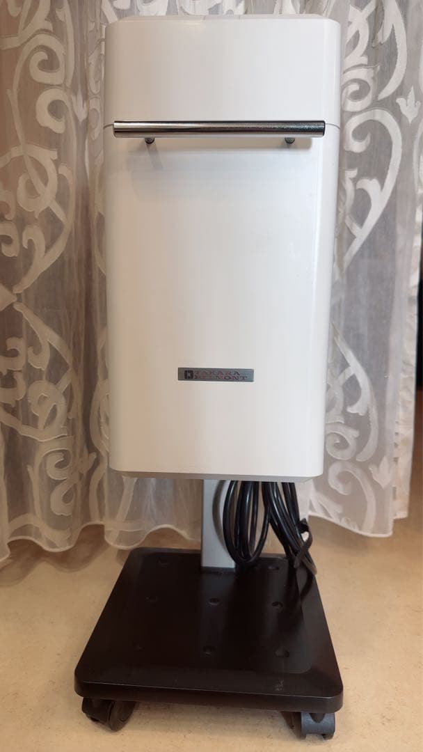 スタンド式ホワイト浄水器