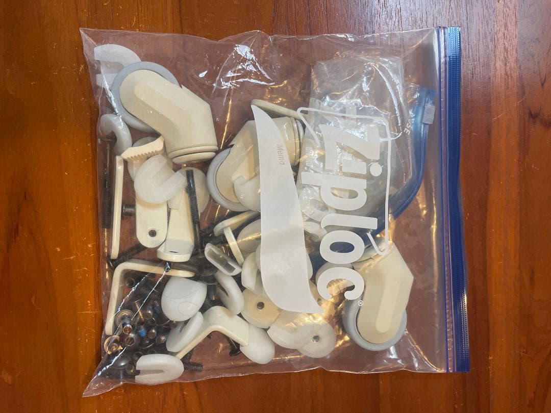 STOKKE SLEEPI ホワイトオーバル ベビーベッド