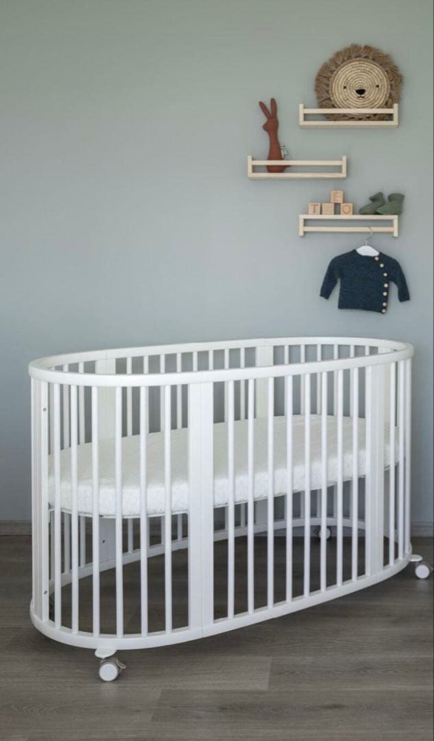 STOKKE SLEEPI ホワイトオーバル ベビーベッド