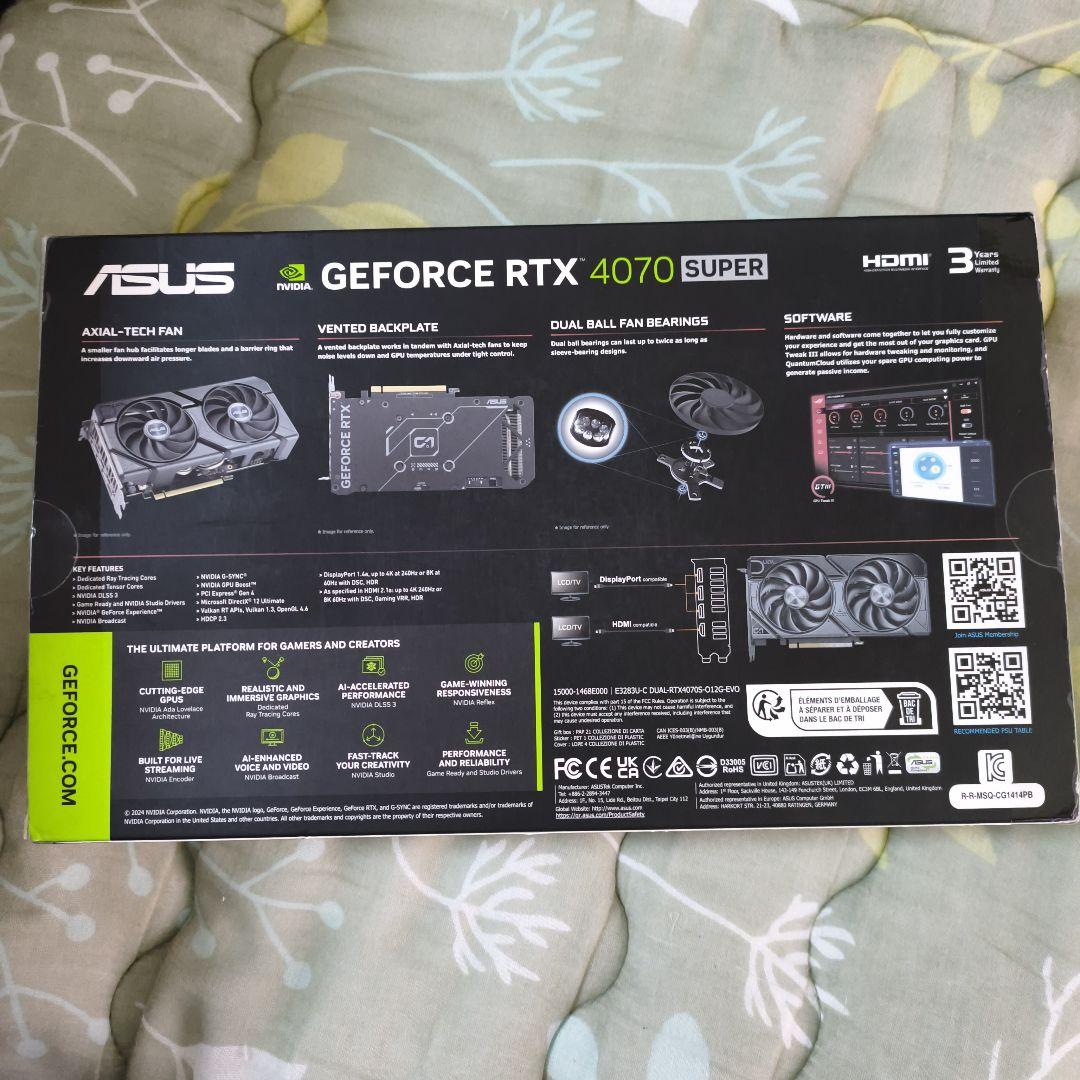 ASUS RTX 4070 Super OC 12GB デュアルファンモデル