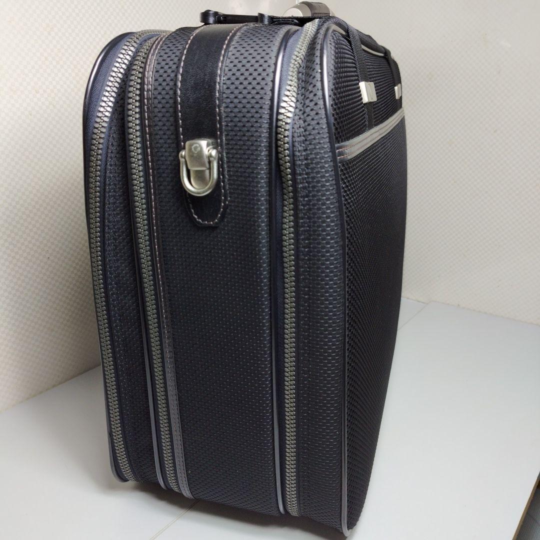 未使用近マルエム大型ビジネスカバン　高級出張カバン　キー付き　A3収納　黒色