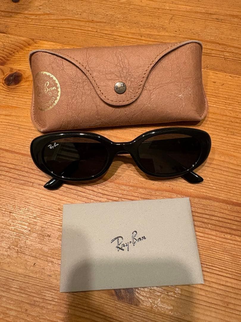 Ray-Ban ブラック オーバルサングラス ORB4441D