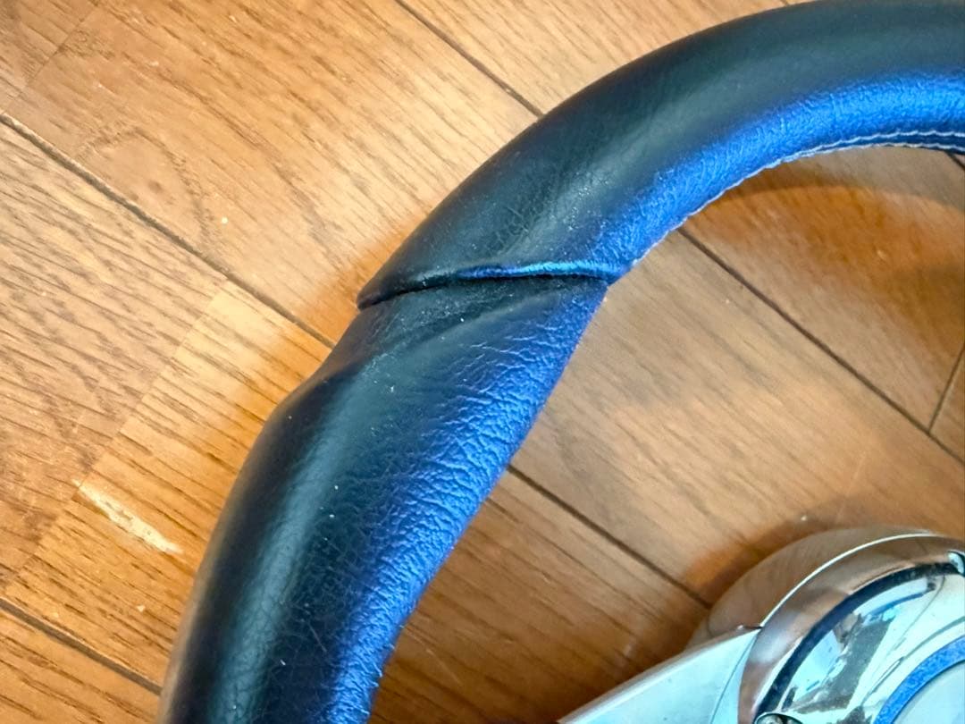 Isotta ステアリングホイール