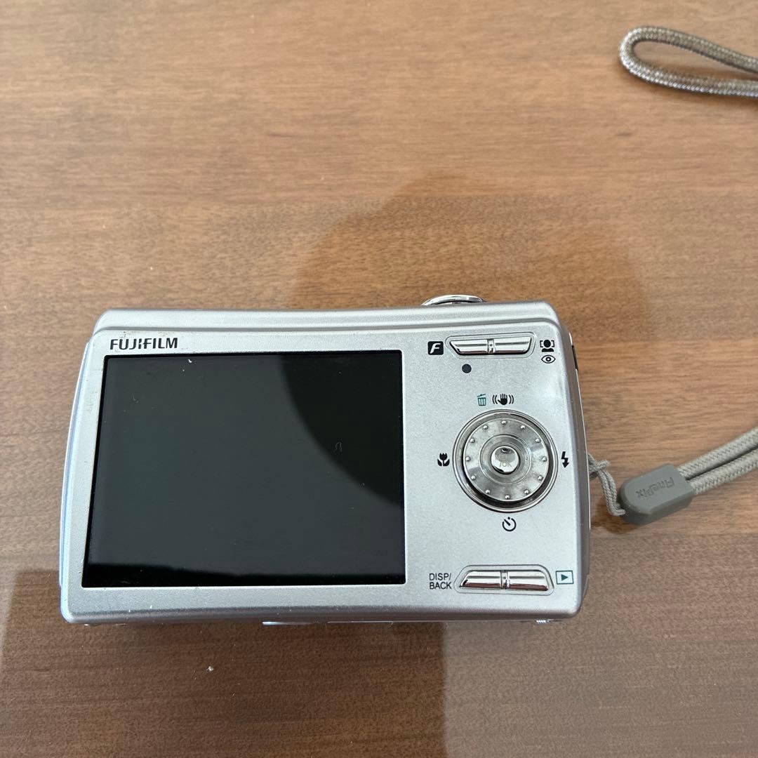 Fujifilm FinePix F100 シルバー