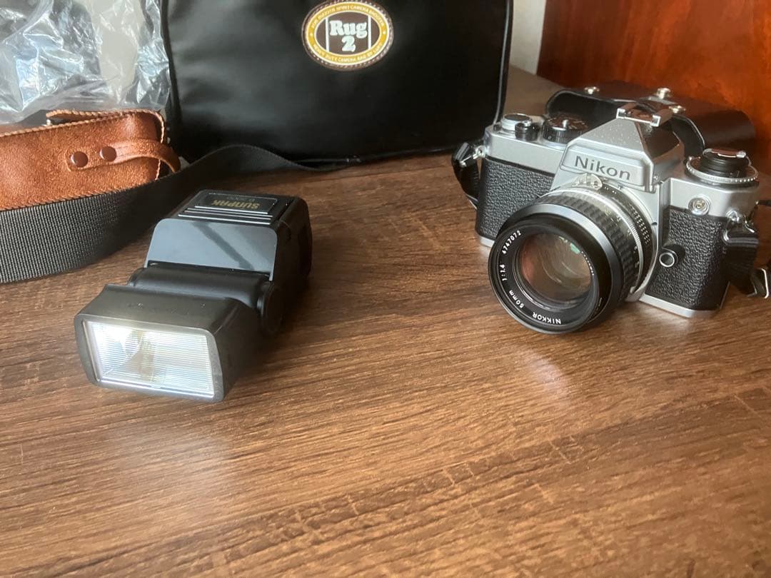 ニコン　FE ストロボ付き