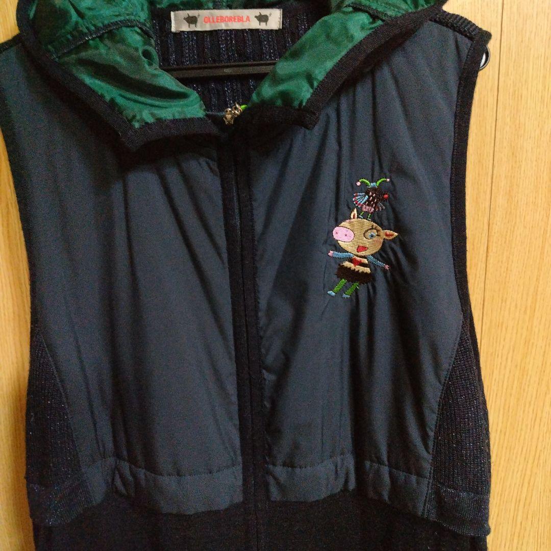 専用です。アルベロベロ刺繍キャラクター付きネイビーベスト
