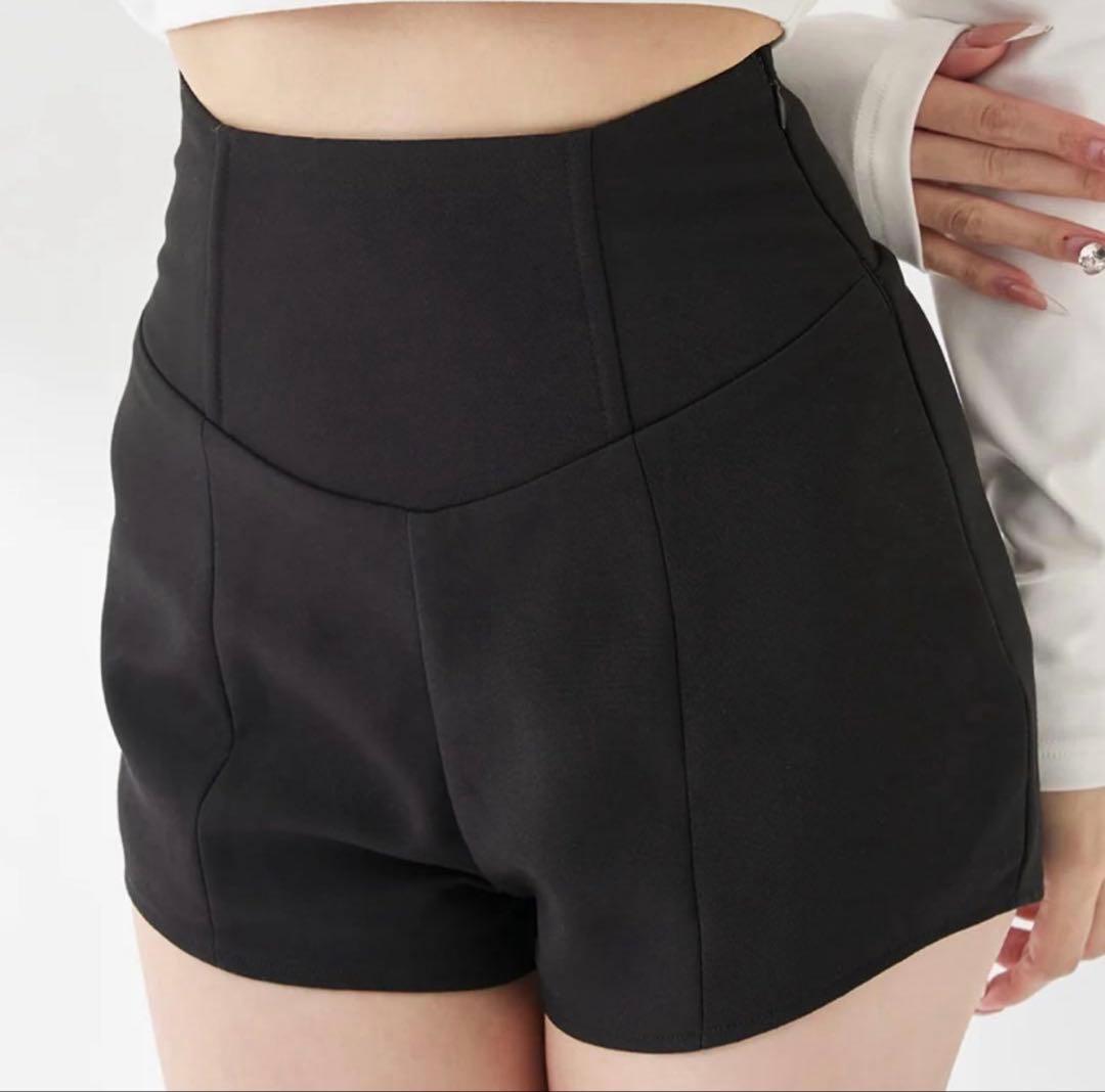 ✩.*˚☆☆☆☆ダーリッチ 美シルエットショートパンツ ブラック