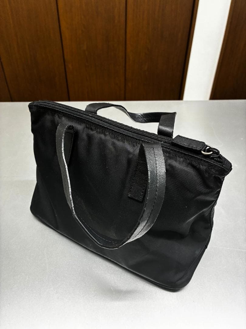PRADA ブラック ハンドバッグ