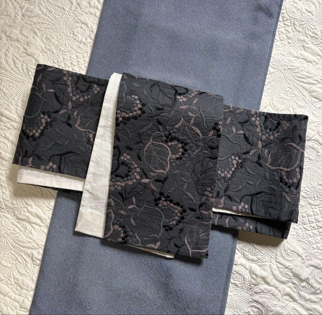 半幅帯 百華 MOMOKA 刺繍 ボタニカル 草花 グレー×白