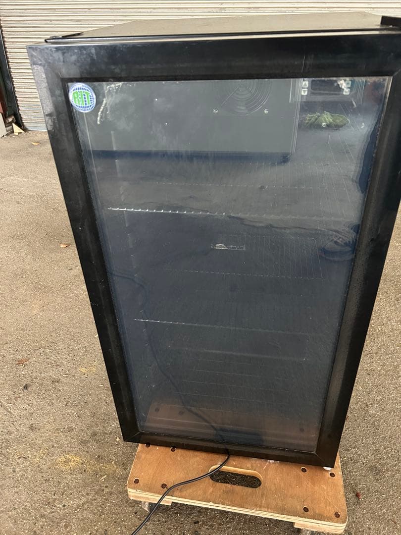 冷蔵庫 ガラス扉 3段棚 デジタル温度表示　ドリンク