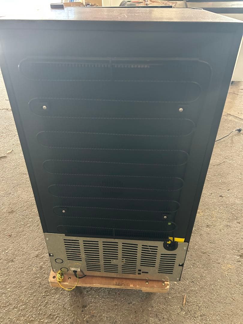 冷蔵庫 ガラス扉 3段棚 デジタル温度表示　ドリンク