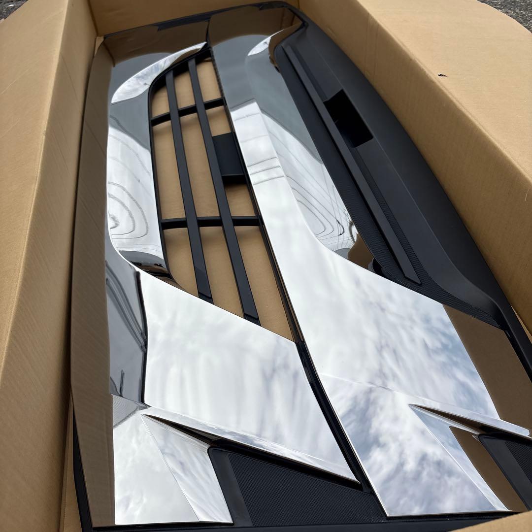 いすゞギガ純正クロームメッキグリル　中古品