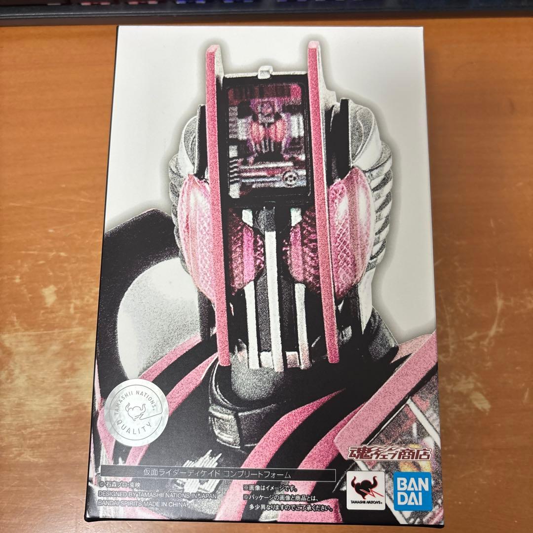 S.H.Figuarts真骨彫製法 仮面ライダーディケイド コンプリートフォーム