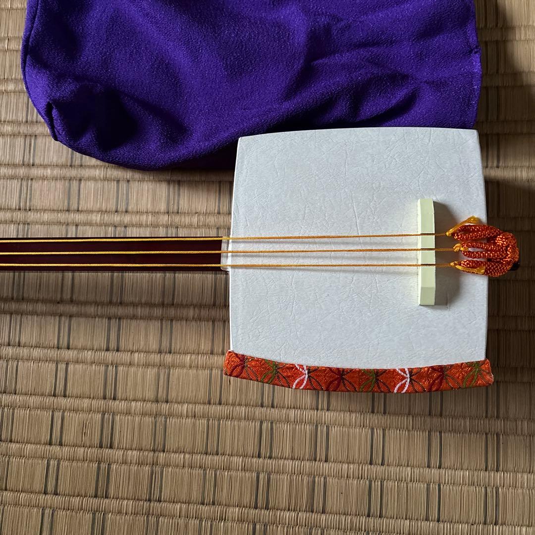 日本舞踊小道具三味線本体 木製 3弦 紫色収納袋付き