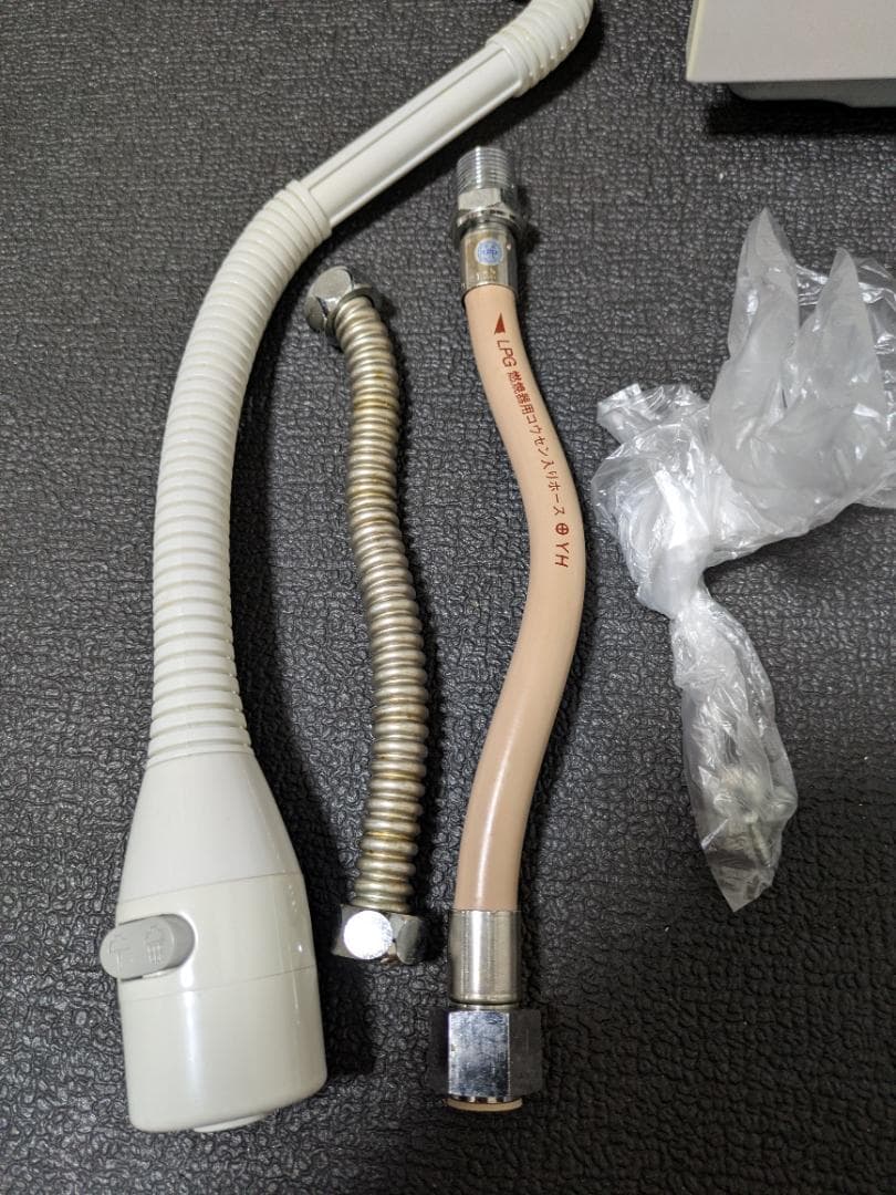 瞬間湯沸かし器　【美品】RUS-V51XT (WH)