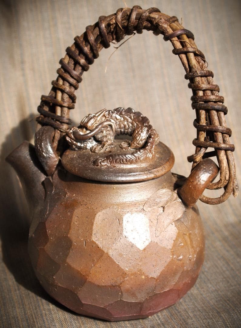 新品★竹内靖之【師：山本陶秀】★☆備前龍摘み籐手付き面取り土瓶