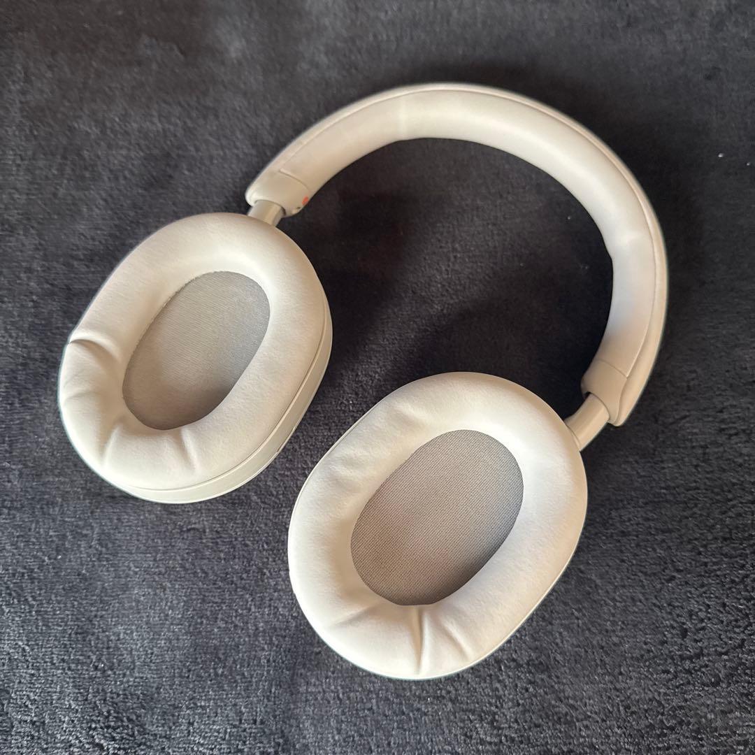 SONY ワイヤレスヘッドホン WH-1000XM5（ホワイト）