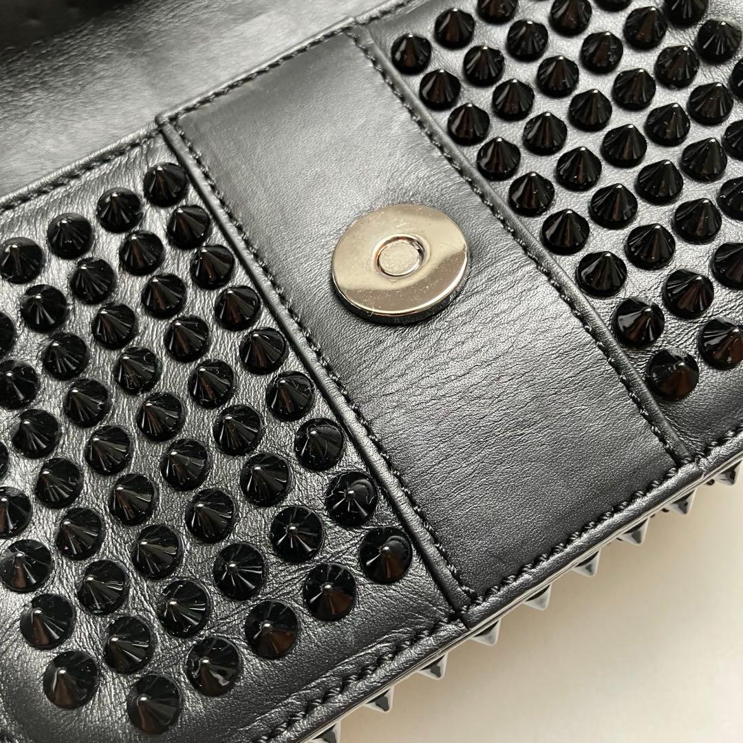 美品クリスチャンルブタン スイートチャリティ レザースタッズショルダーバッグ