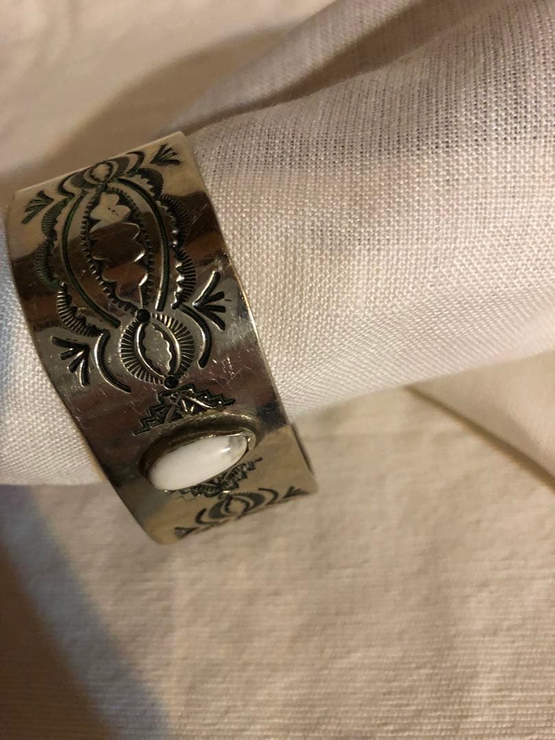 専用　ナバホ族　インディアンジュエリーシルバーバングル　ホワイトバッファロー