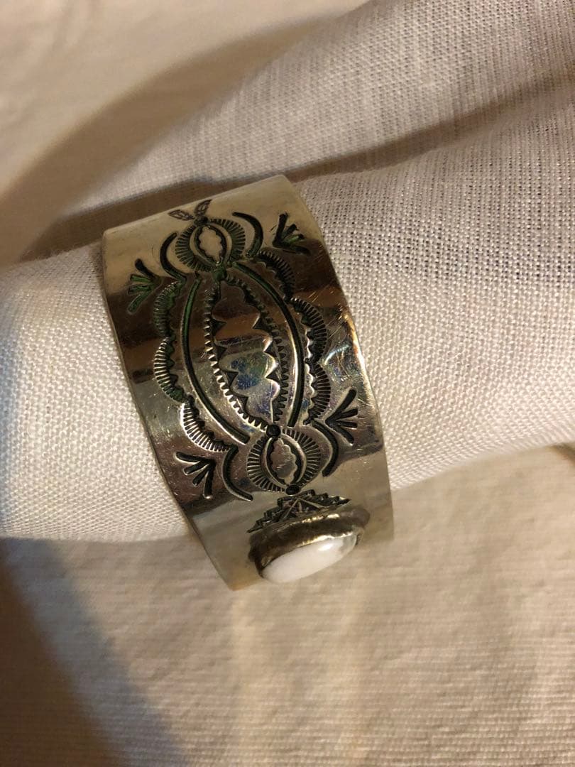 専用　ナバホ族　インディアンジュエリーシルバーバングル　ホワイトバッファロー