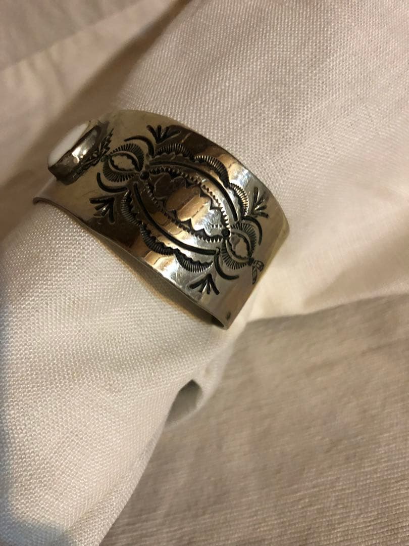 専用　ナバホ族　インディアンジュエリーシルバーバングル　ホワイトバッファロー