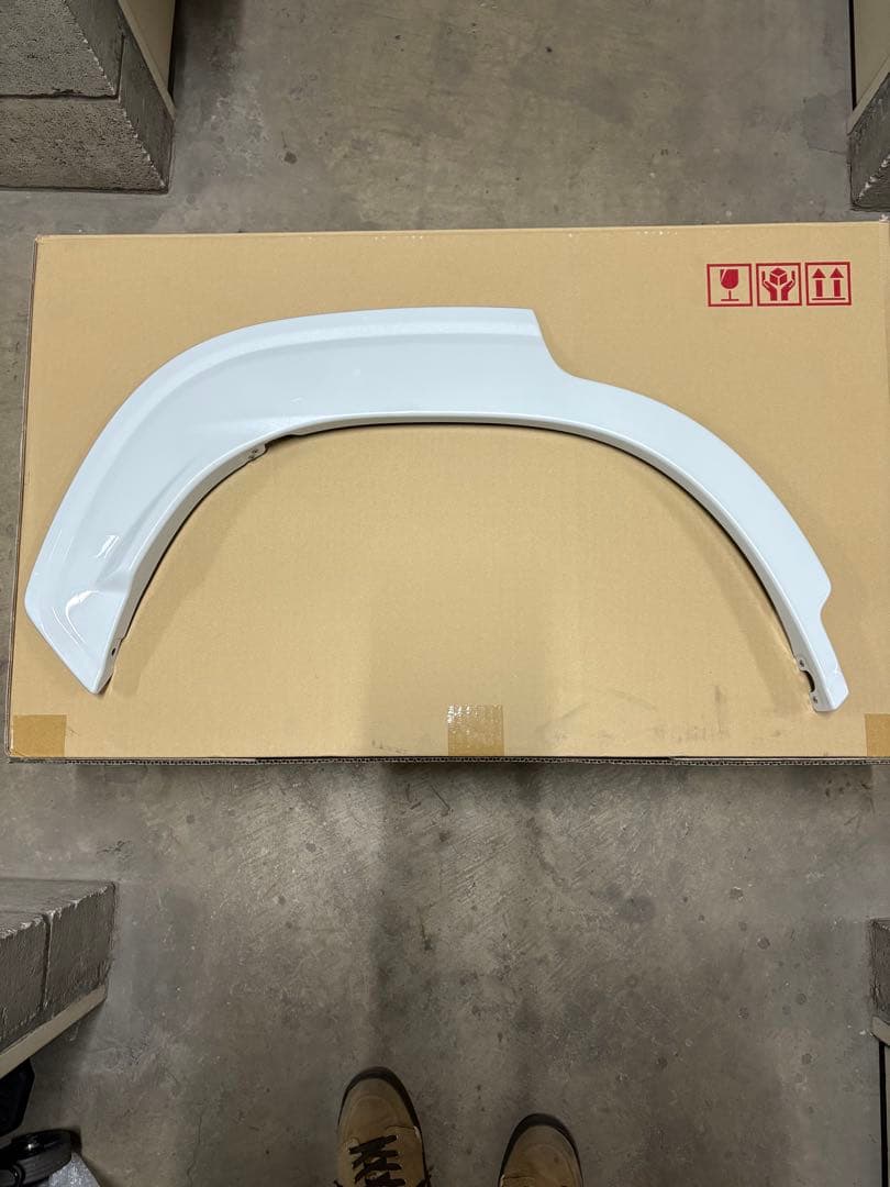 カローラクロス前期　モデリスタカラードフェンダ 左右フェンダー、右リヤドアのみ