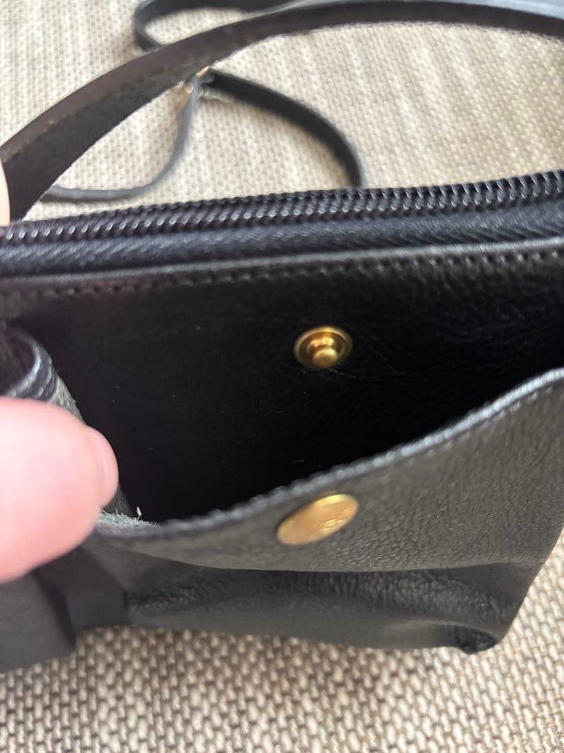 イルビゾンテ　レザー ボディバッグ