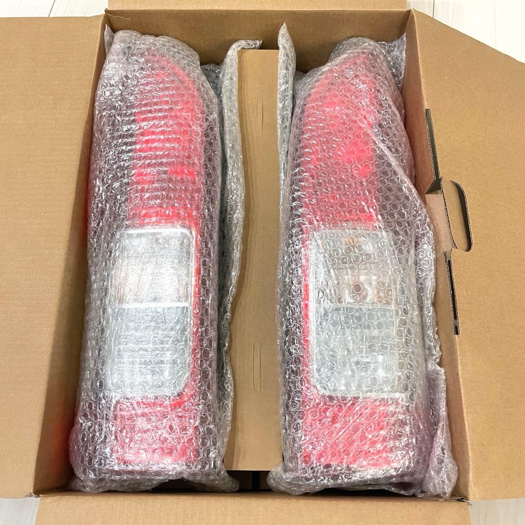 ハイエース　トヨタ純正　テールランプ　7型外し