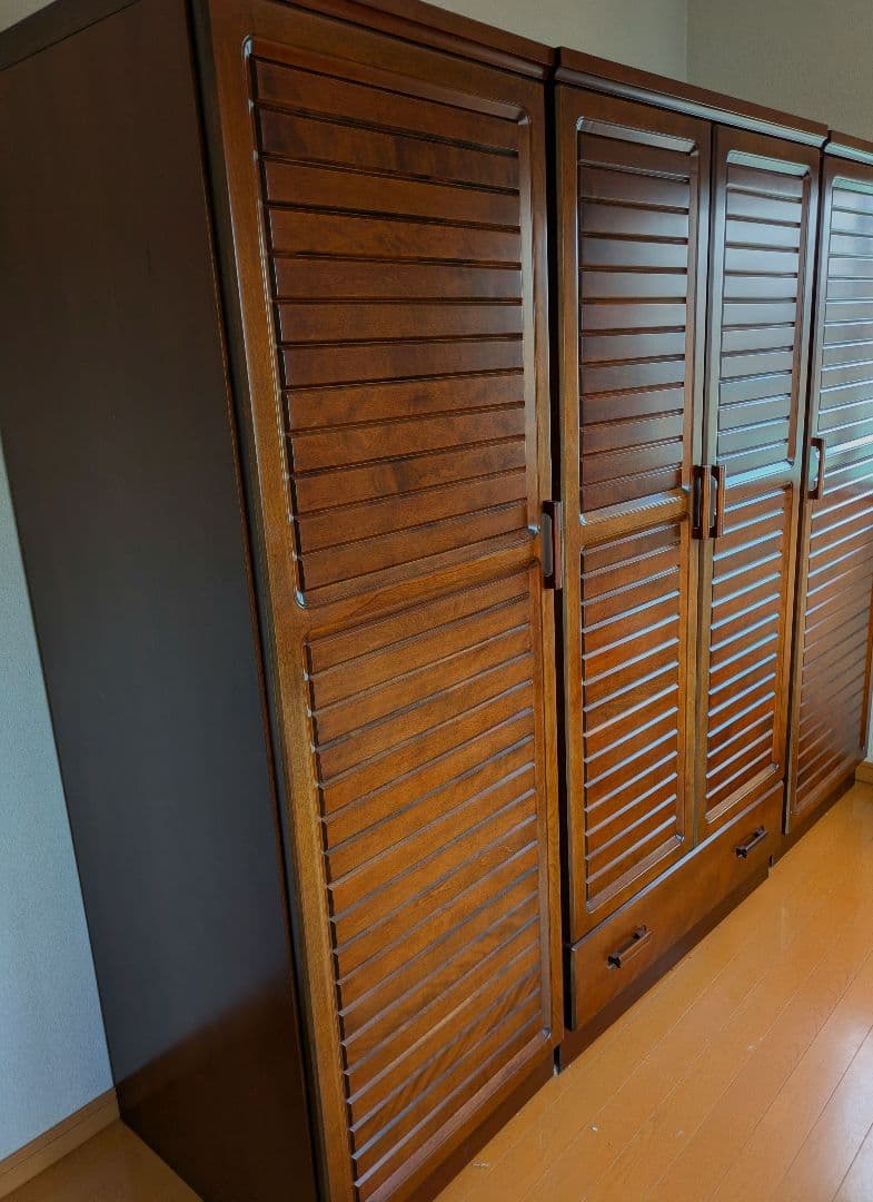 東海家具　美品 大容量 ルーバー扉 クローゼット ワードローブ チェスト 4枚扉