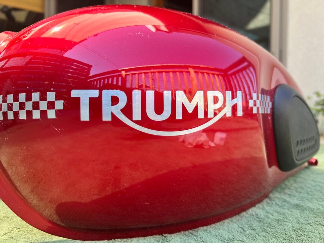 トライアンフ　スピードツイン　スクランブラー　純正タンク　新車外し