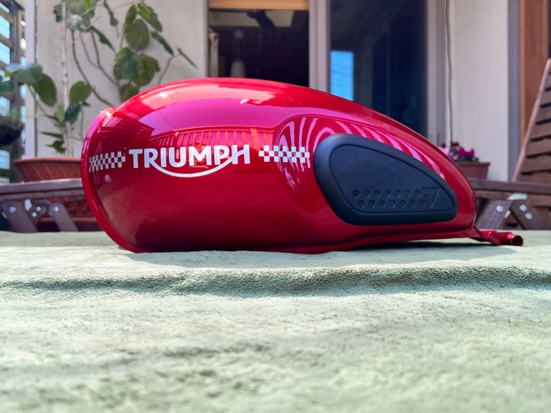トライアンフ　スピードツイン　スクランブラー　純正タンク　新車外し