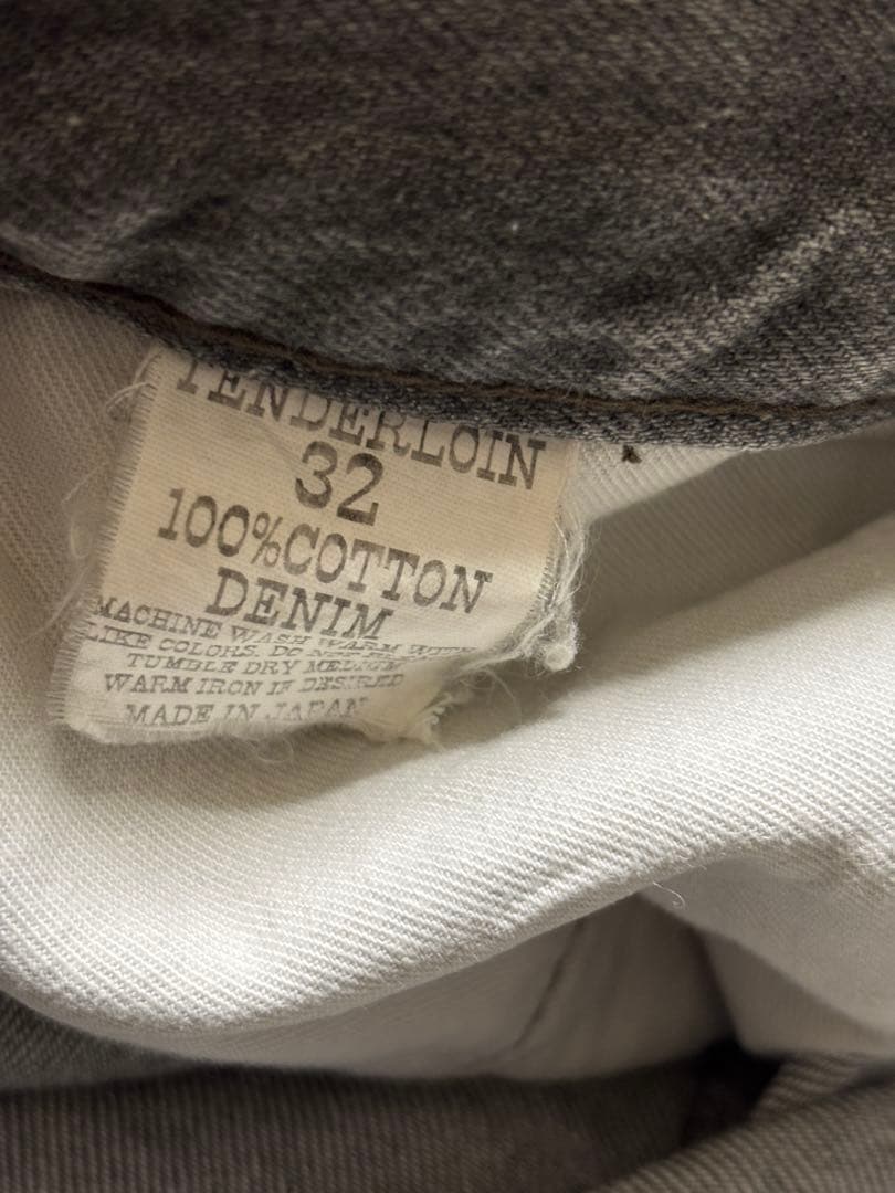 TENDERLOIN のブラックデニム　ストレートデニム ジーンズ