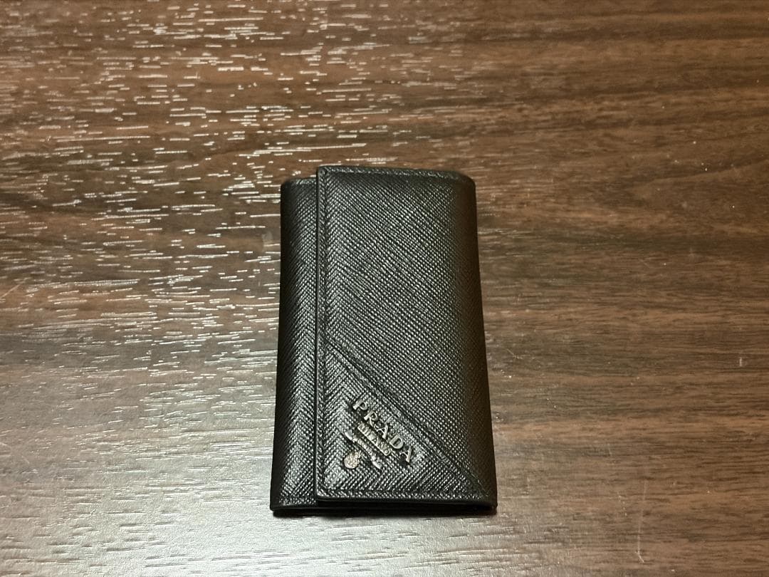 【極美品】PRADA 6連キーケース サフィアーノ オールブラック 金具黒