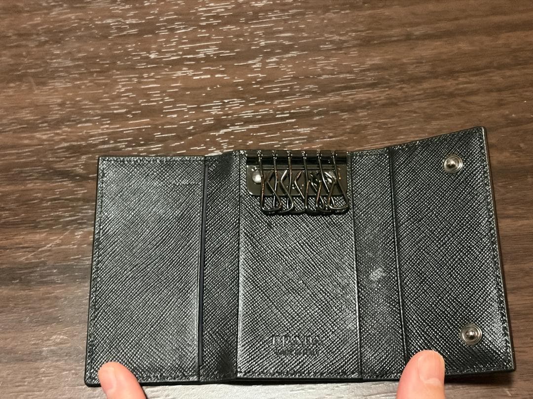 【極美品】PRADA 6連キーケース サフィアーノ オールブラック 金具黒