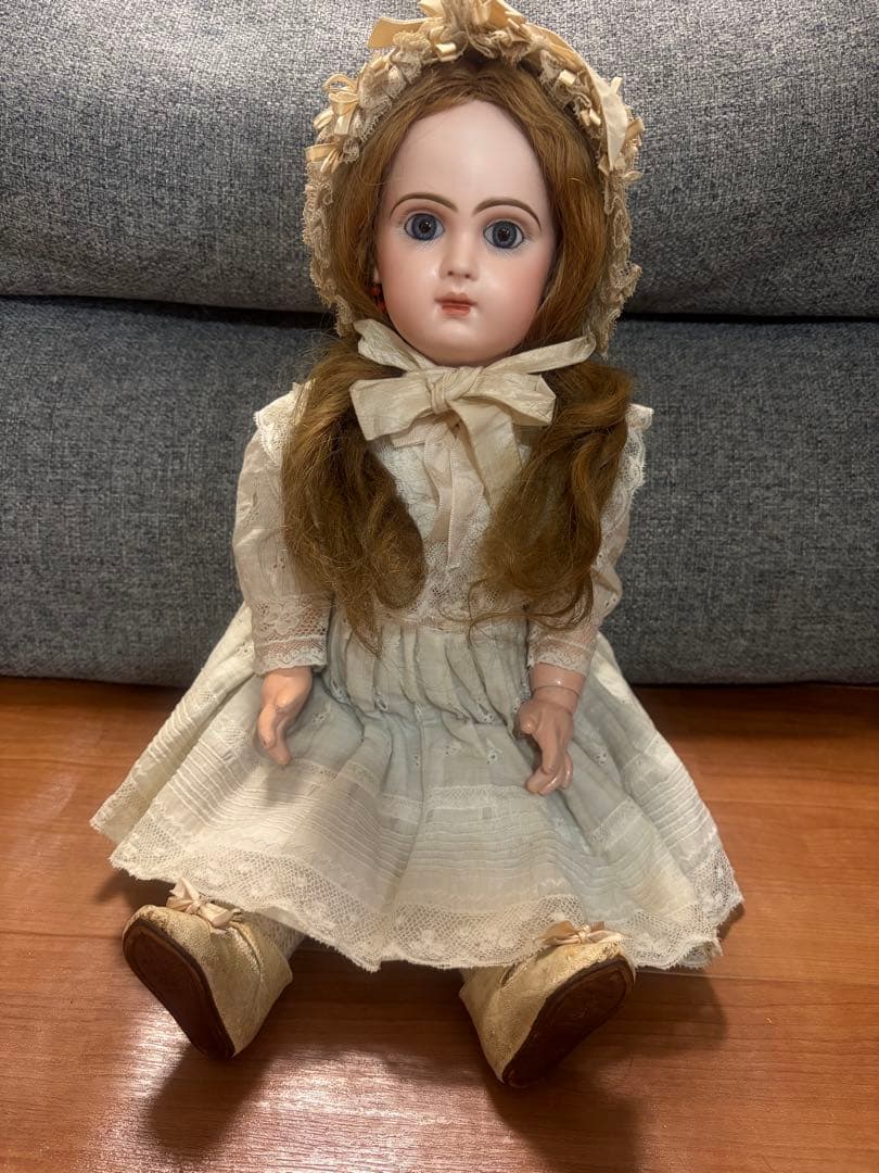 m*i様 PARIS アンティークビスクドール 青い目 白いドレス