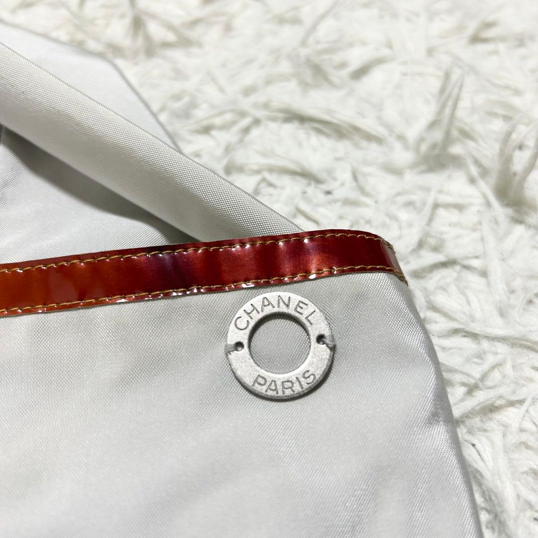 13429 CHANEL パテントレザーパイピングノーカラージャケット