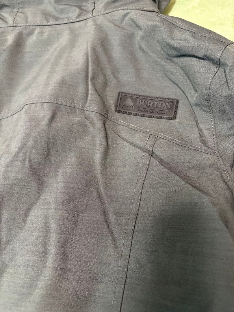 新品　バートン　ウーマンズスノーボードウエアジャケットとボトムの上下セット