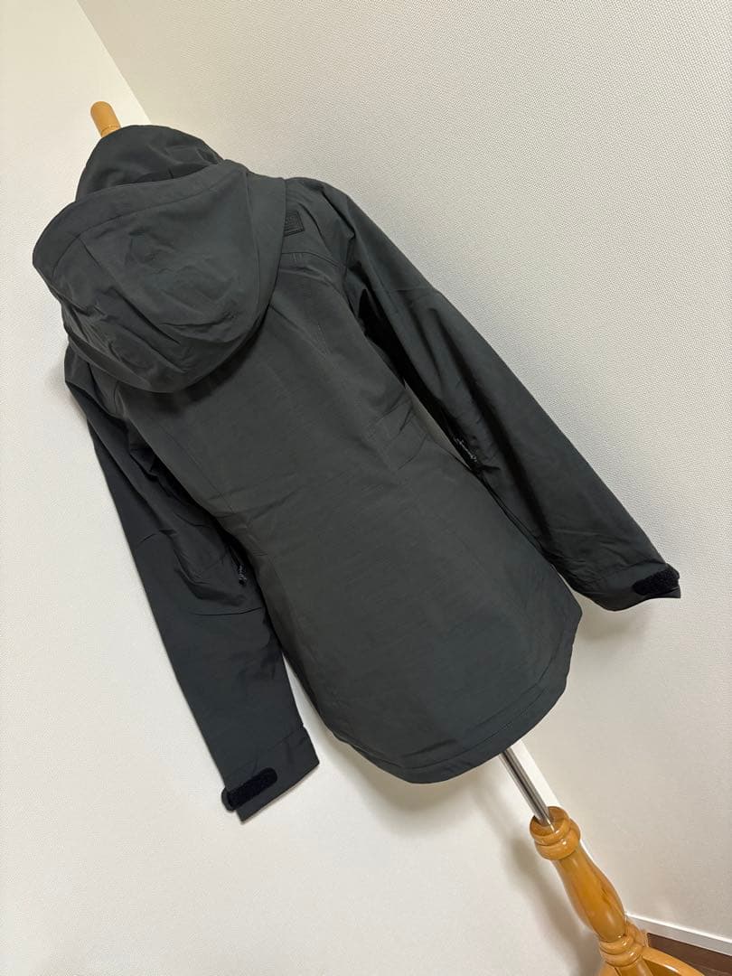 新品　バートン　ウーマンズスノーボードウエアジャケットとボトムの上下セット