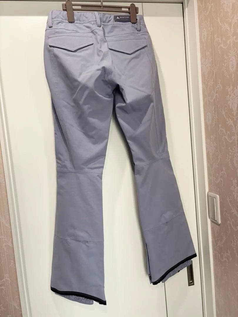 新品　バートン　ウーマンズスノーボードウエアジャケットとボトムの上下セット