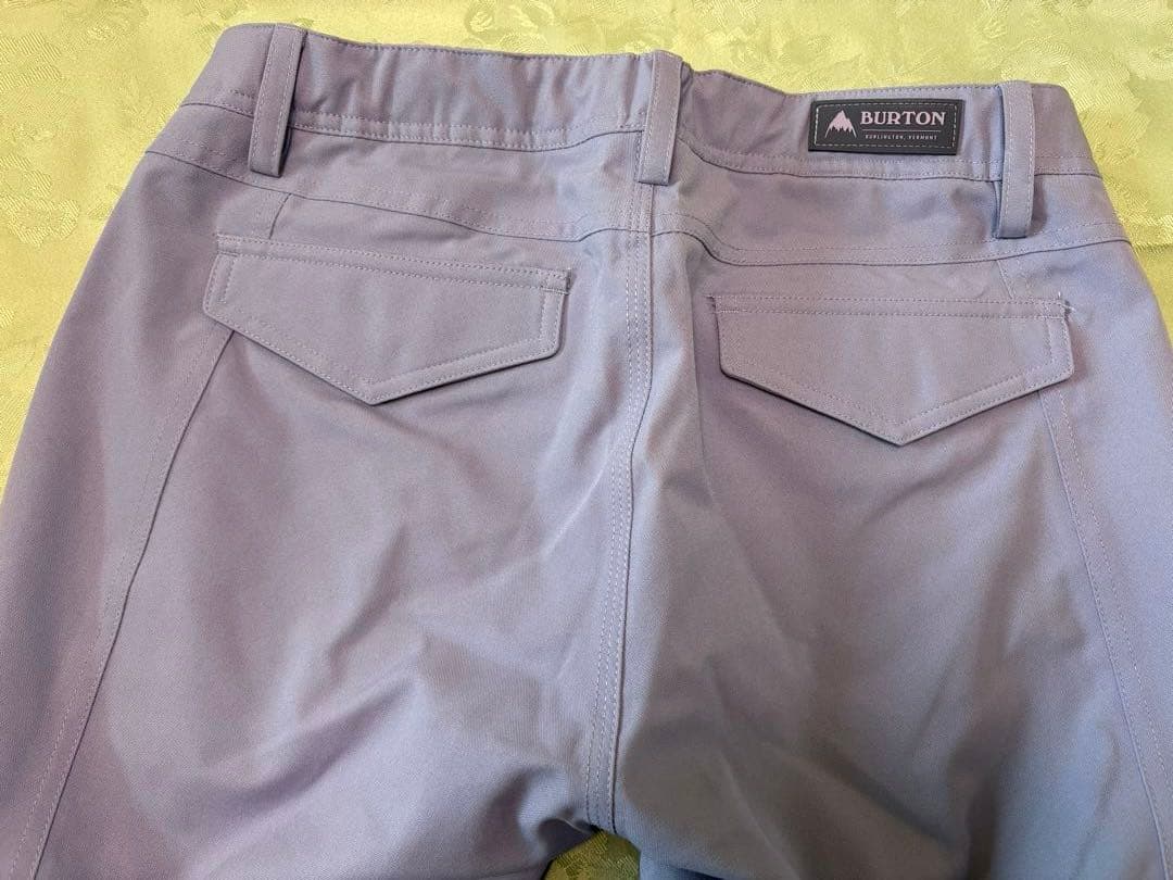 新品　バートン　ウーマンズスノーボードウエアジャケットとボトムの上下セット