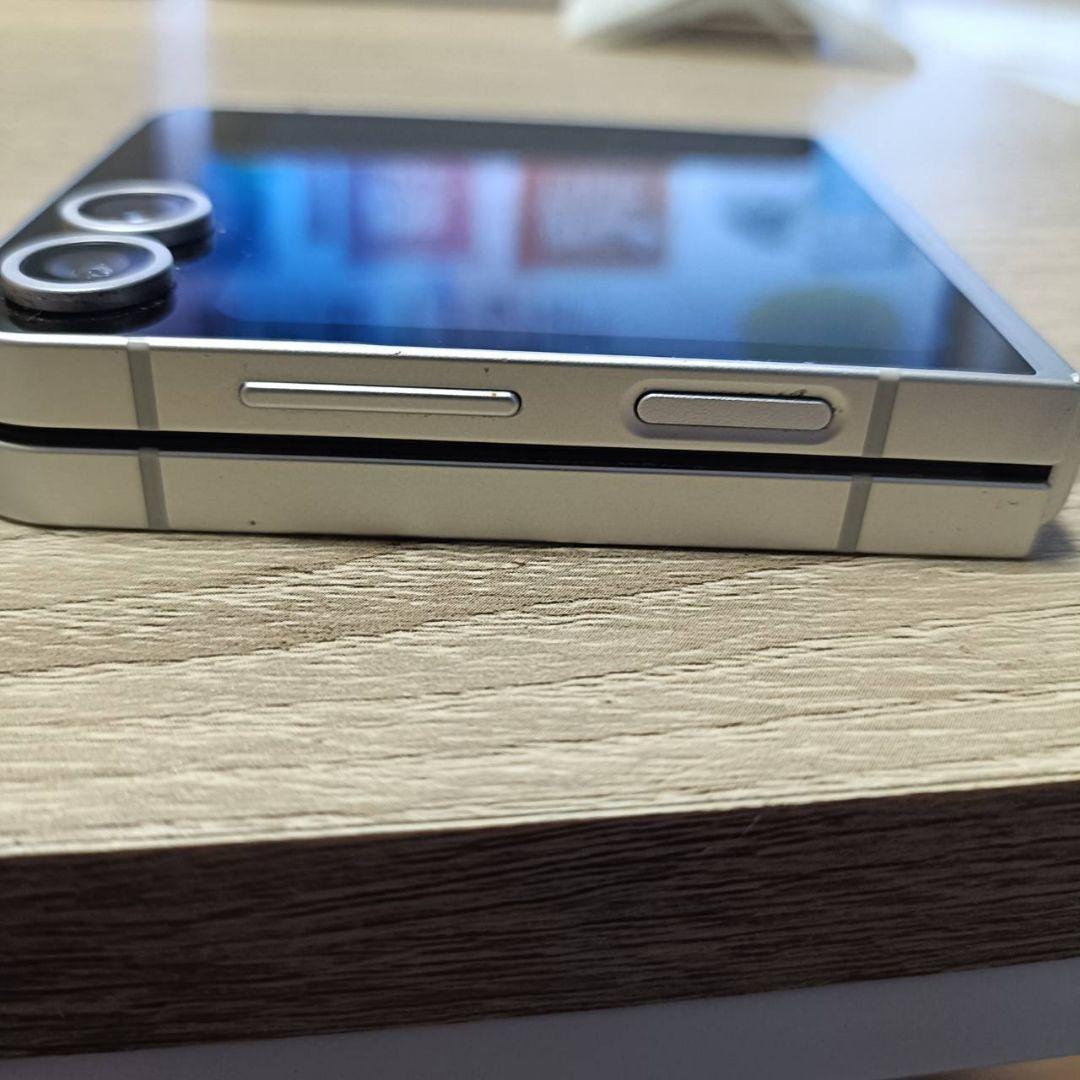 【ジャンク品】Samsung zfilp6 本体のみ