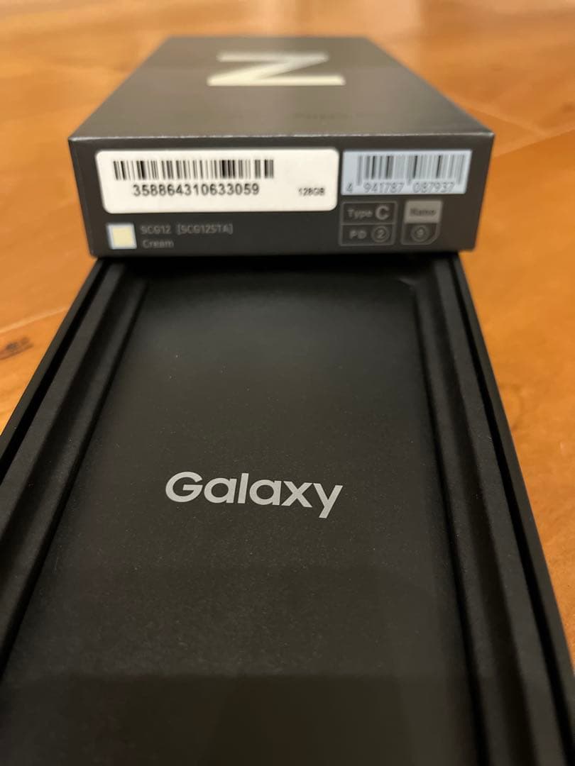Samsung Galaxy Z Flip 3 SIMフリー128GB クリーム