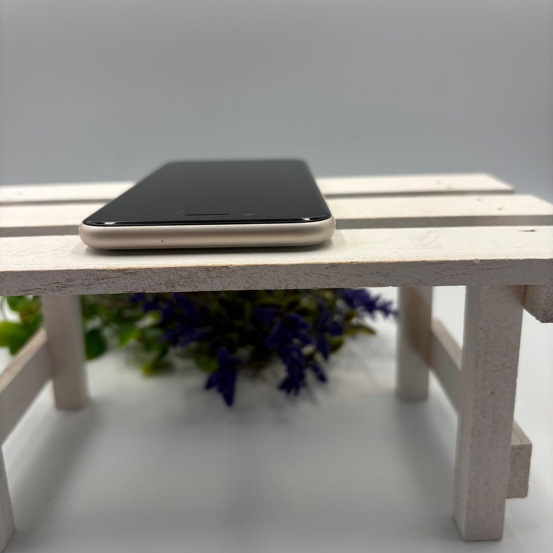 【美品】iPhone SE第3世代 64GB スターライト 4